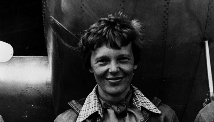 amelia-earhart-standing-under-nose-of-her-lockheed-model-10-e-electra-233a4a-1024