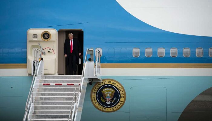 president-donald-trump-walks-down-the-stairs-of-air-e04ee6-1024